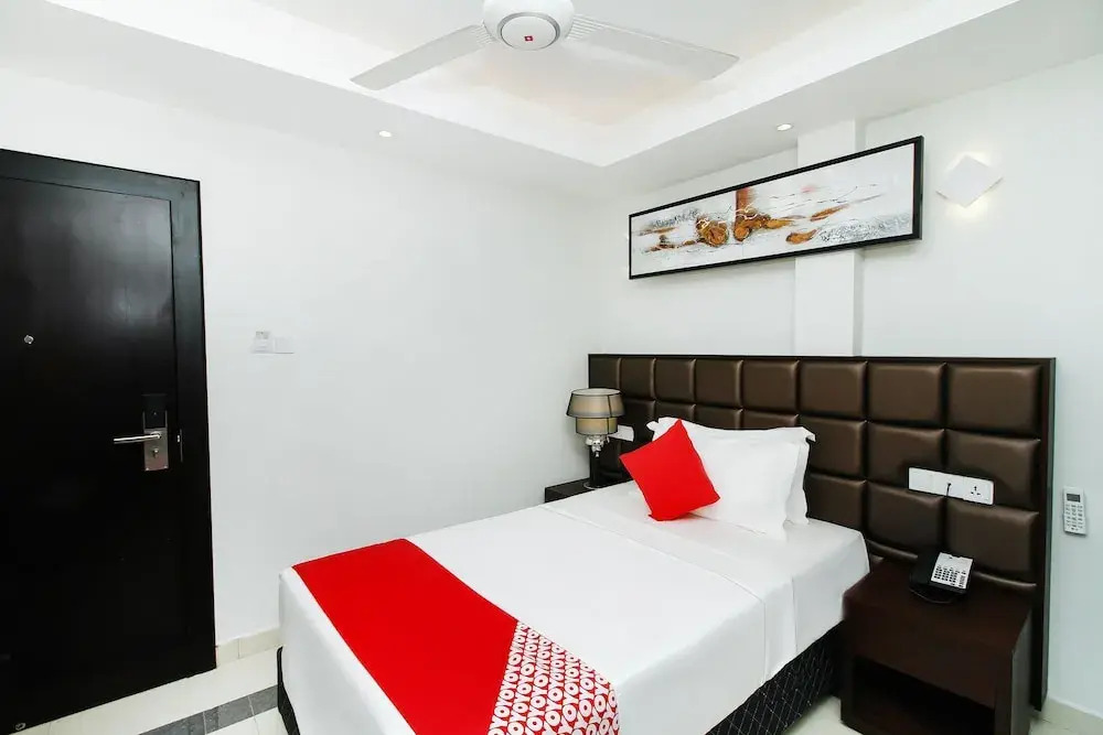 Capital O 358 Viveka Hotel
