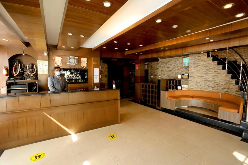 Calux Hill Queen at Mall Road with Parking - Formerly Amara