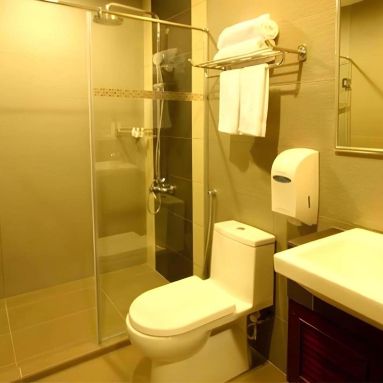Capital O Rail Hotel