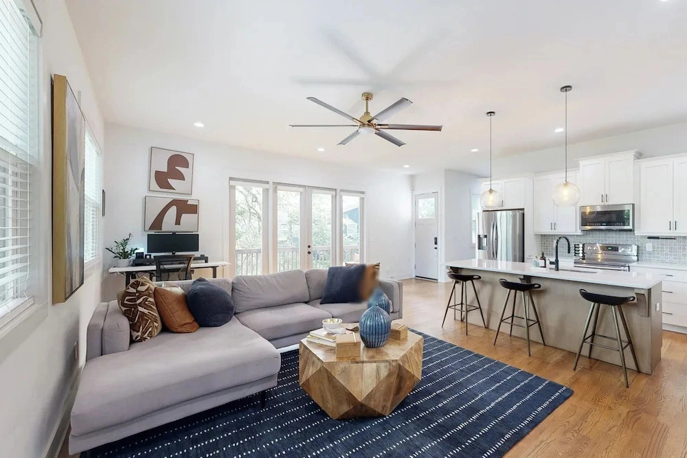 Atlanta Townhome: Walk to Mercedes-benz Stadium