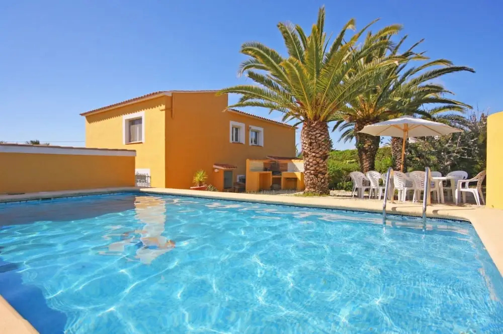 Villa - 5 Bedrooms with Pool and WiFi - 105012