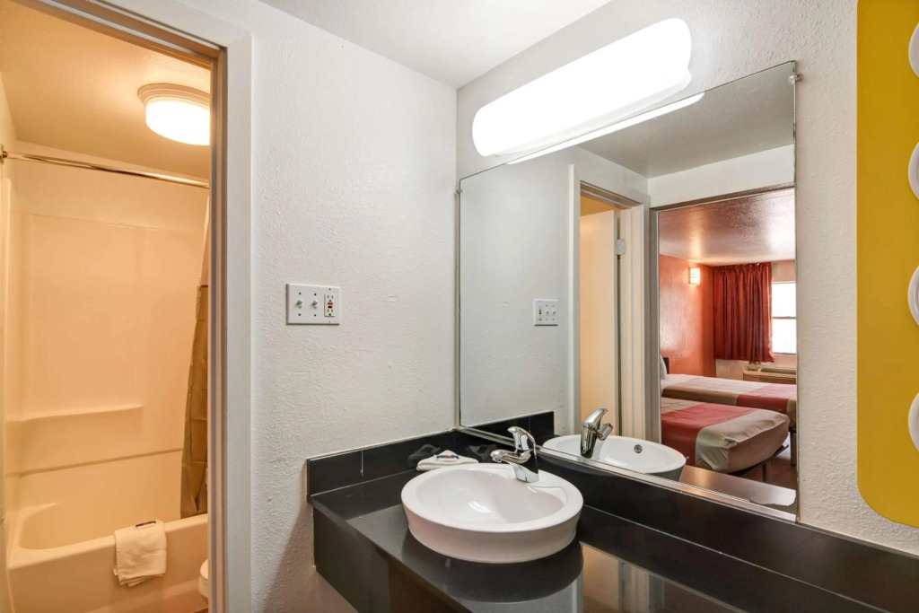 Motel 6-Dallas, TX - Forest Lane