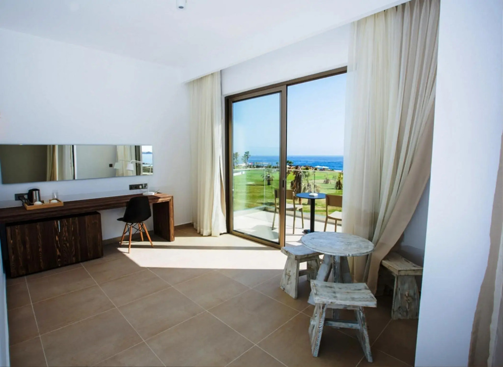 Amphora Hotel & Suites