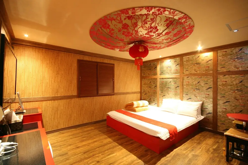 Hera Hotel