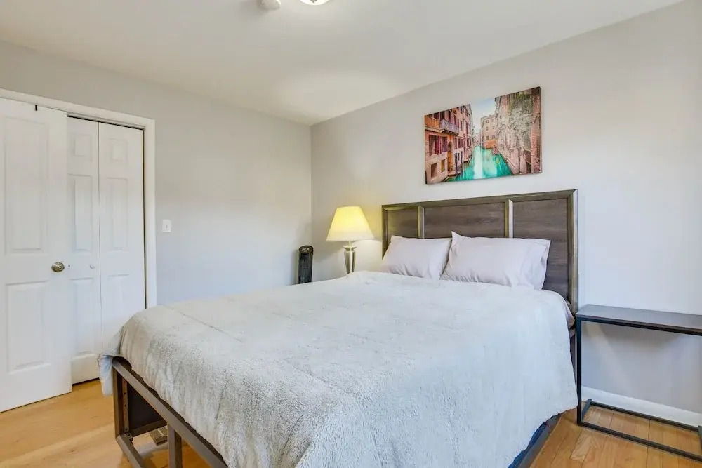 Chicago Vacation Rental Condo: 11 Mi to Downtown