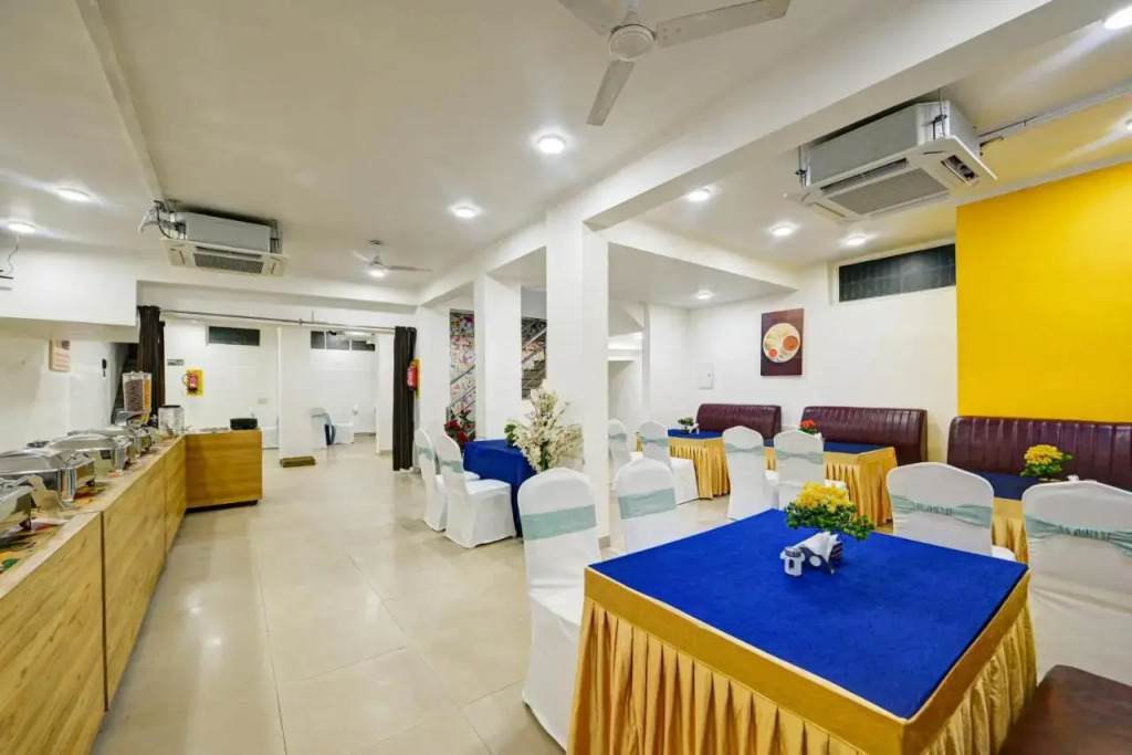 OYO Rooms 813 near Omaxe City Centre