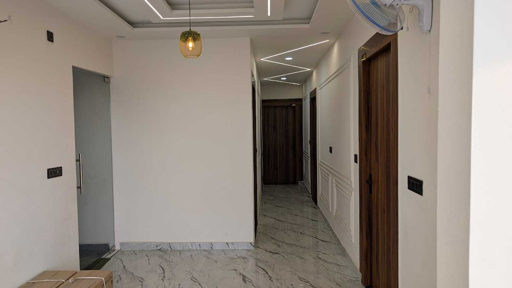 Hotel R R Tripathi
