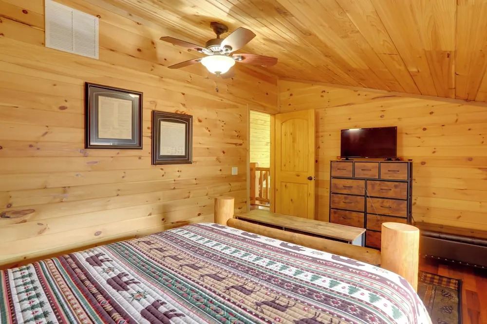 Family Cabin w/ Deck By Mark Twain Natl Forest!