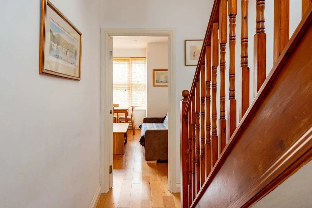 Bright and Spacious 2 Bedroom Flat