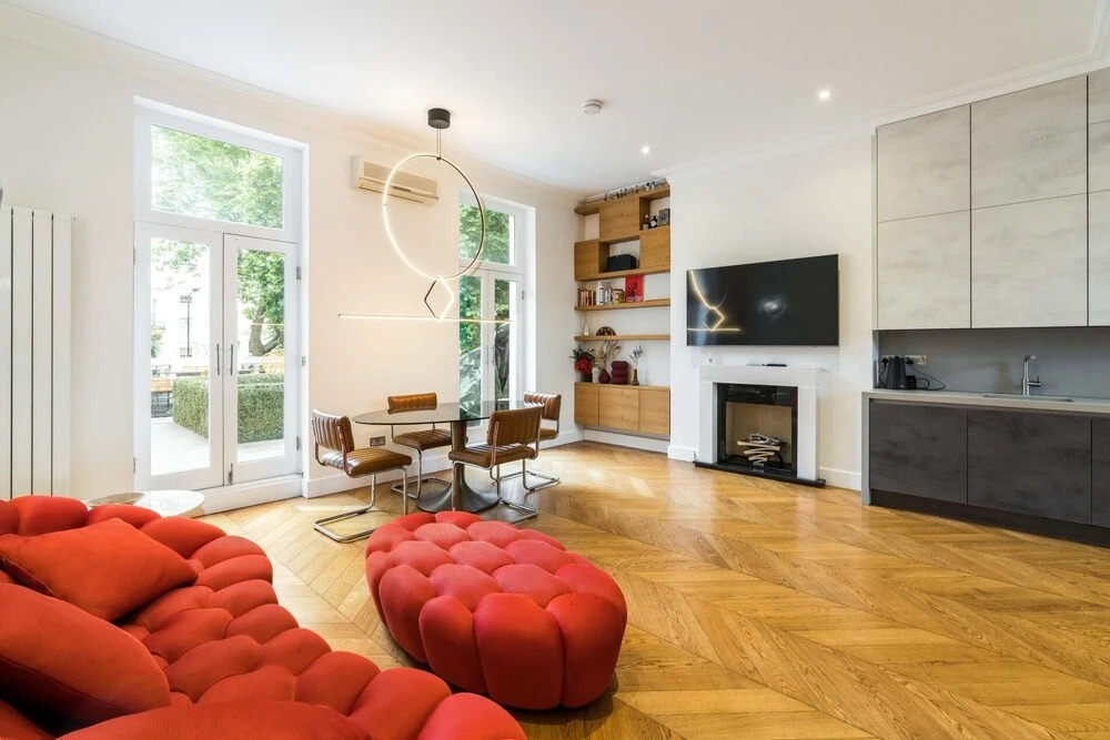 Luxury 2BD Apartment in Holland Park
