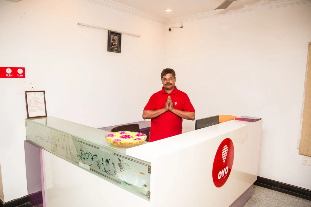 OYO 9804 Hotel SR Residency