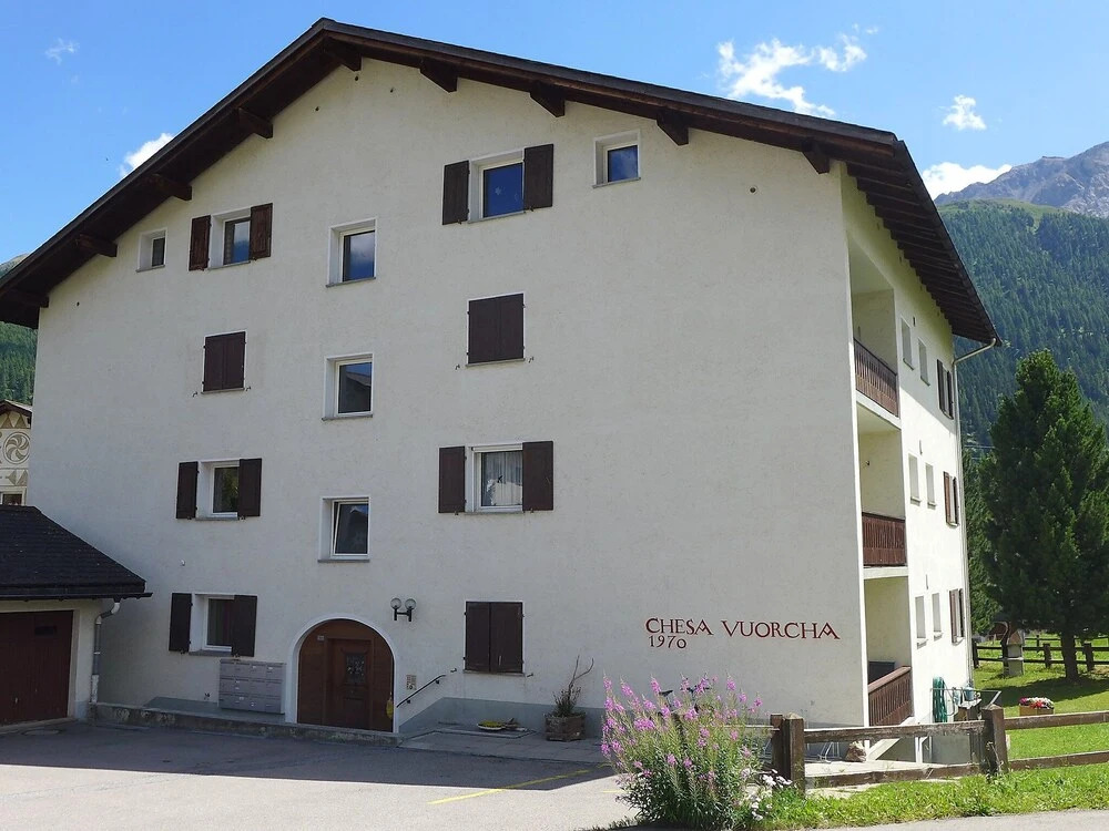 Apartment Chesa Vuorcha by Interhome