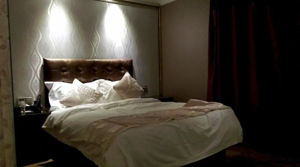 Yijia Mingren Hotel