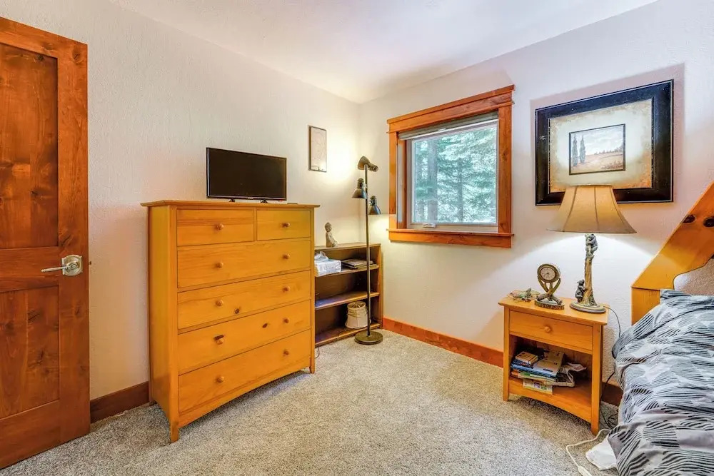 7 Mi to Lake & Skiing: Riverfront Truckee Home