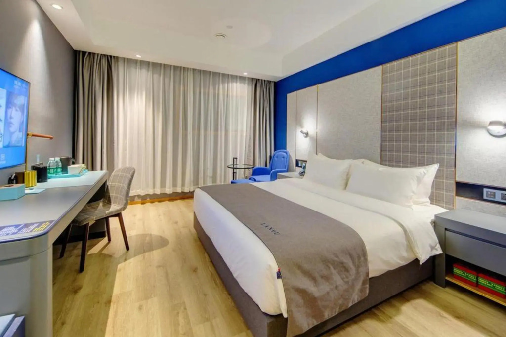 Lanou Hotel (Nanchang tengwangge bayigan subway station store)
