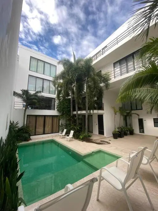 2 bd 2 bath penthouse walking distance from 5th Av