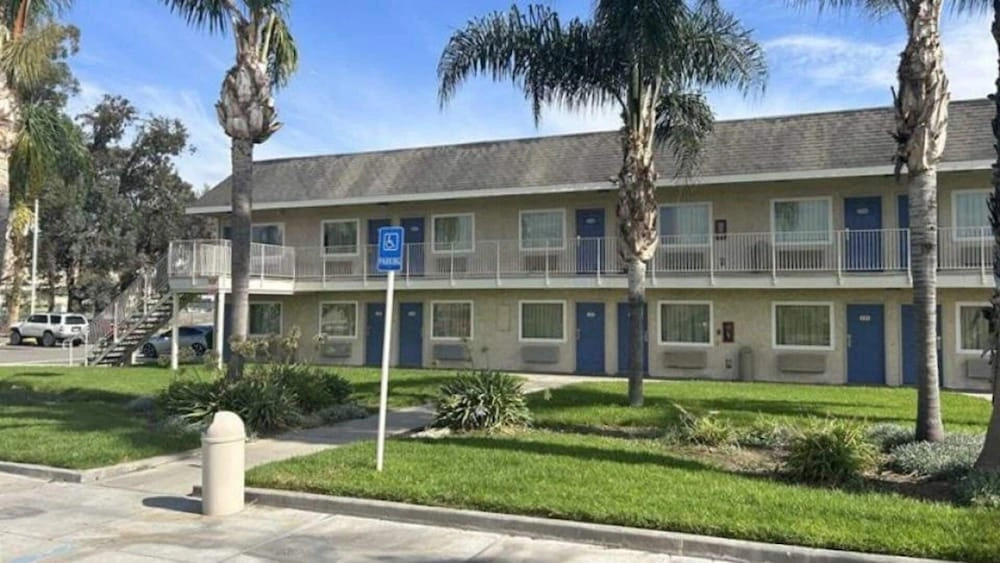 Studio 6 Suites - Riverside, CA South