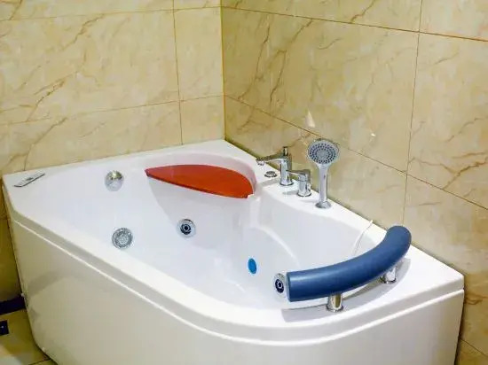 Middle East Hotel (Pingba Zhongshan Middle Road Branch)