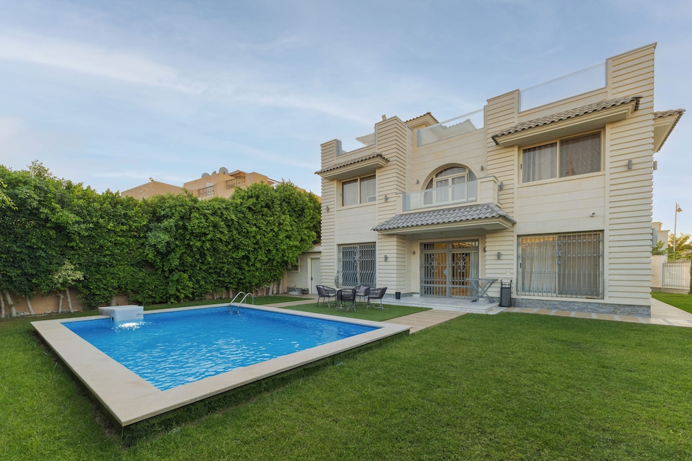 Alsawah|Luxury 6BR Villa with Private Pool