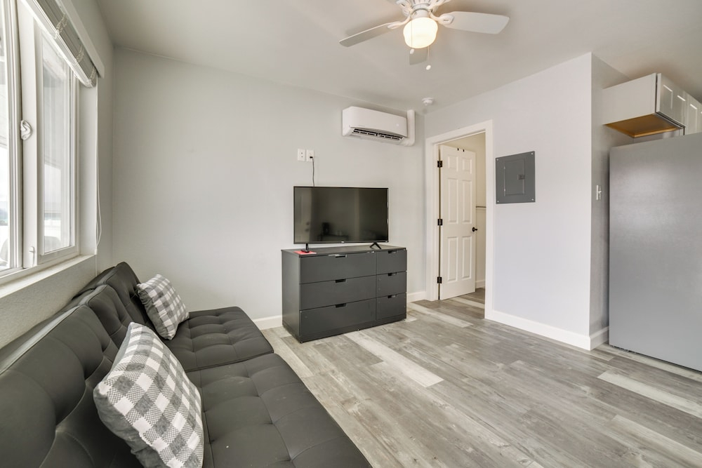 Updated Hawthorne Apartment, 12 Mi to Walker Lake!