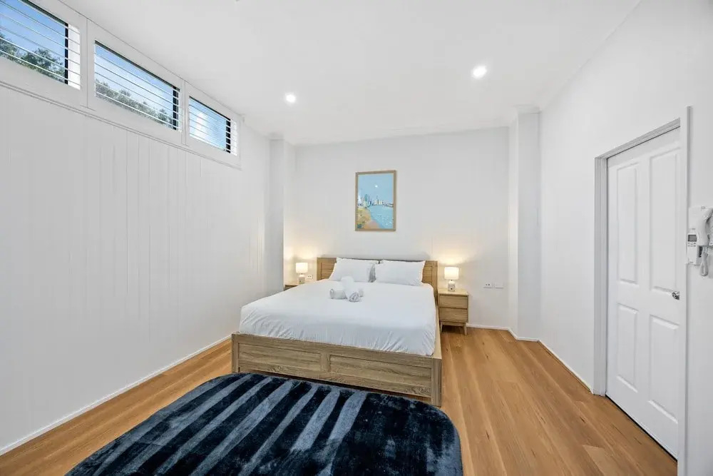 Stylish 4-bed Townhouse With Panoramic Ocean Views