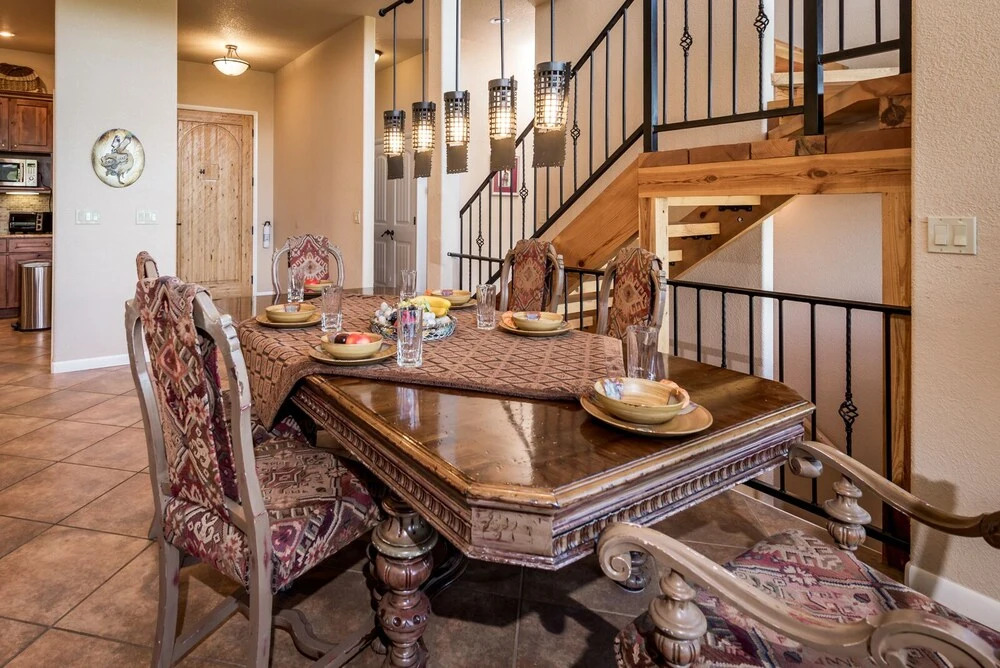 Adobe Mountain Views - Four Bedroom Cabin with Hot Tub