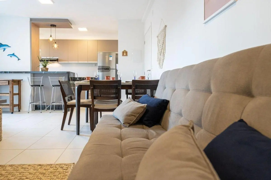Apartamentos em Bal Piçarras 150M DA PRAIA com Sacada Wi Fi, Piscina, Portaria 24h, Playground e vaga de GARAGEM