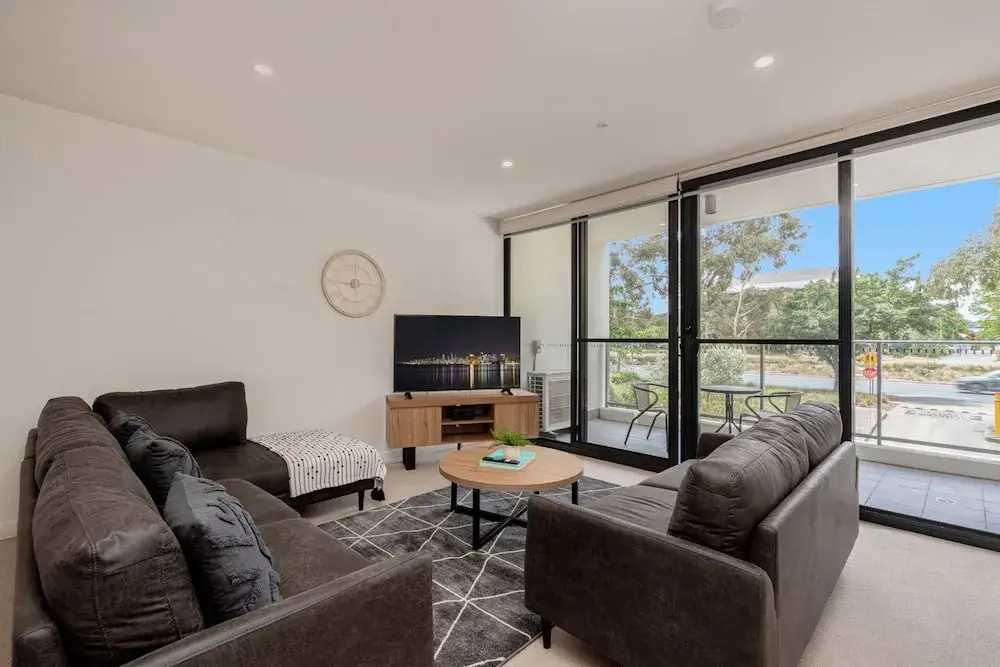 Bright 2-bed Flat Near City Amenities