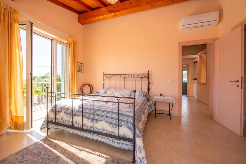 Villa Clara few km From the sea