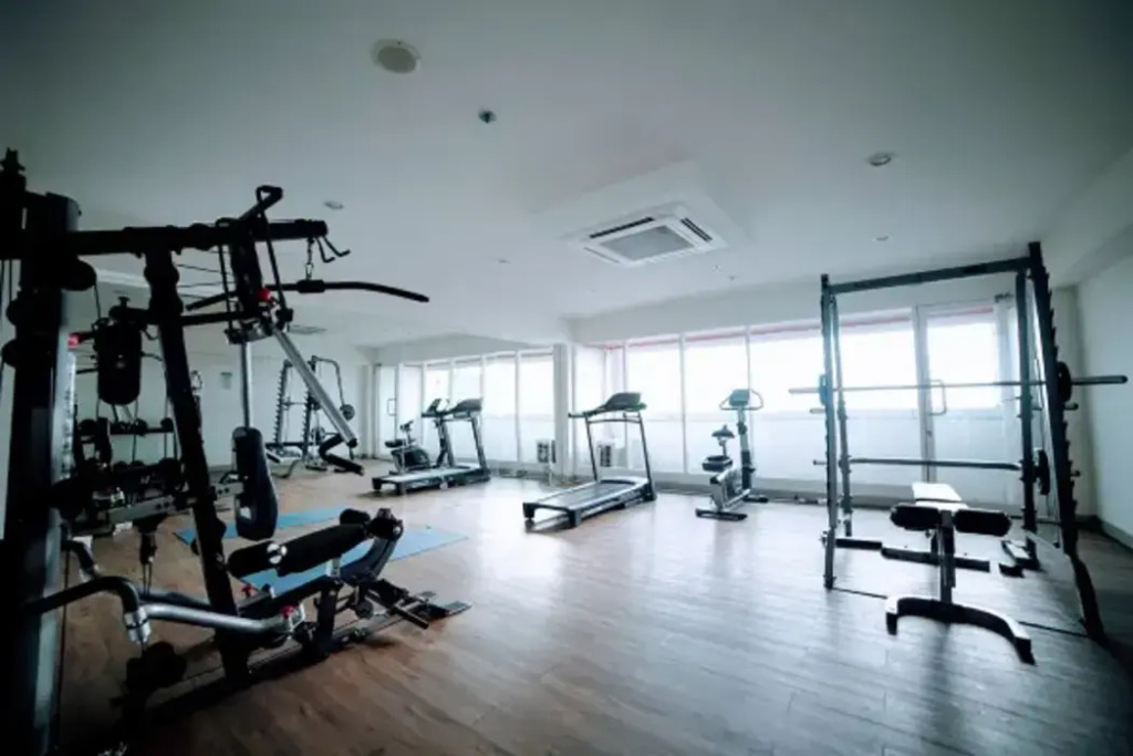 Enjoy Living Studio Room at High Floor Grand Kamala Lagoon Apartment By Travelio
