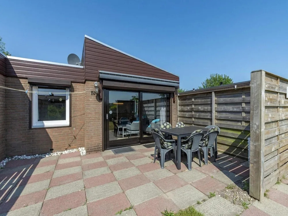 Modern Bungalow Close to the Beach