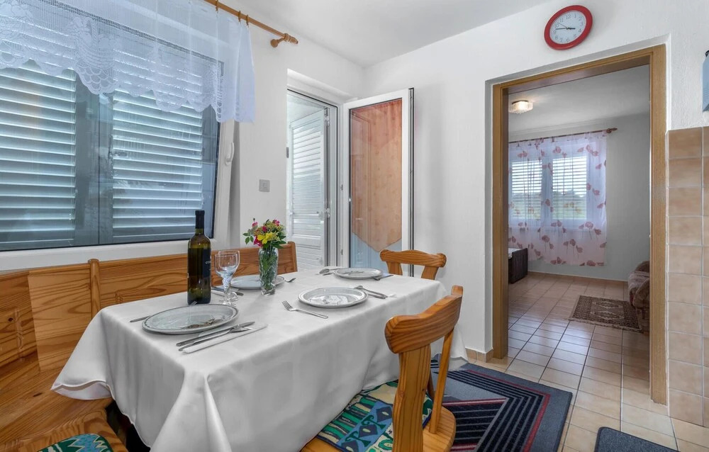 Beautiful Apartment in Klenovica With Wifi and 2 Bedrooms