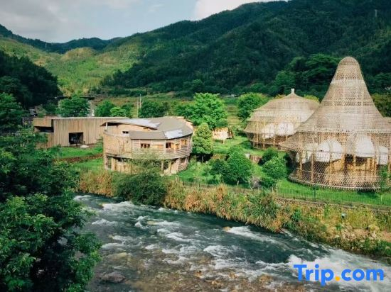 Longquan Moshangguiren Homestay (Baoxi Scenic Area)