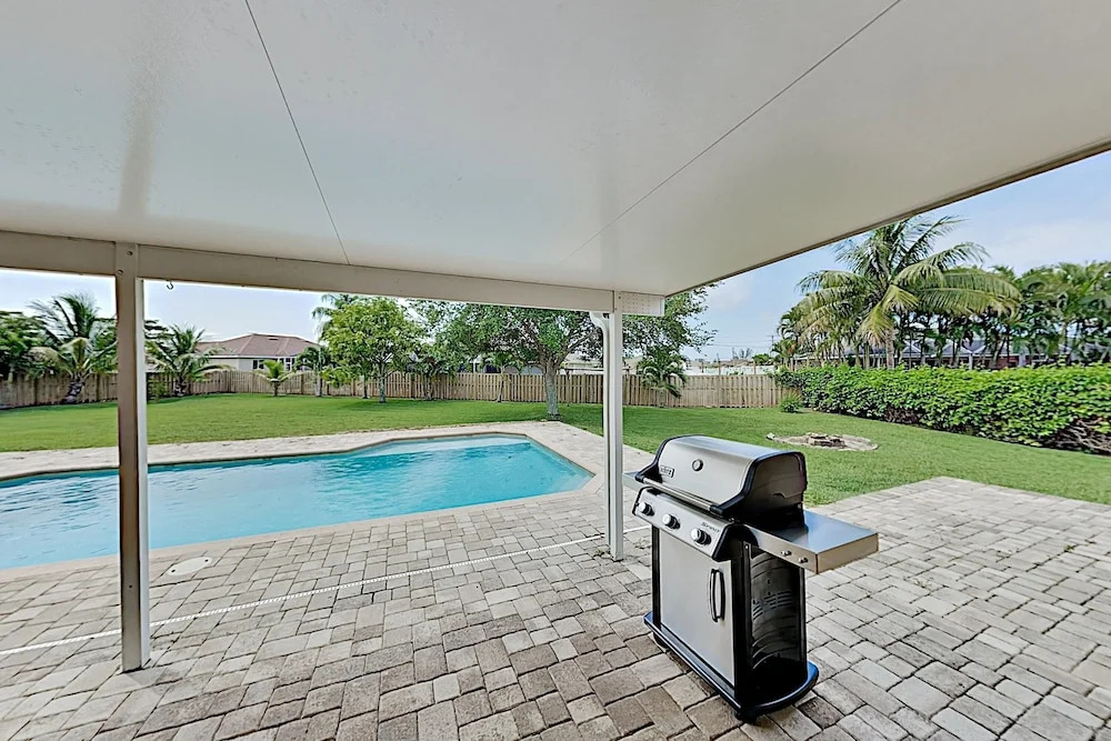 Stylish Tropical Getaway W/ Pool & Oversized Yard 3 Bedroom Home