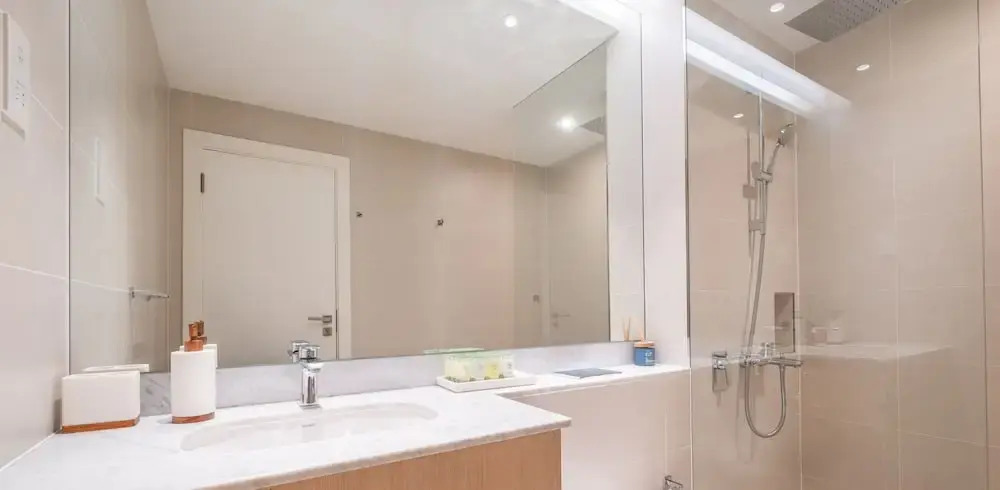 LUX  The Le Pont Sea View Suite