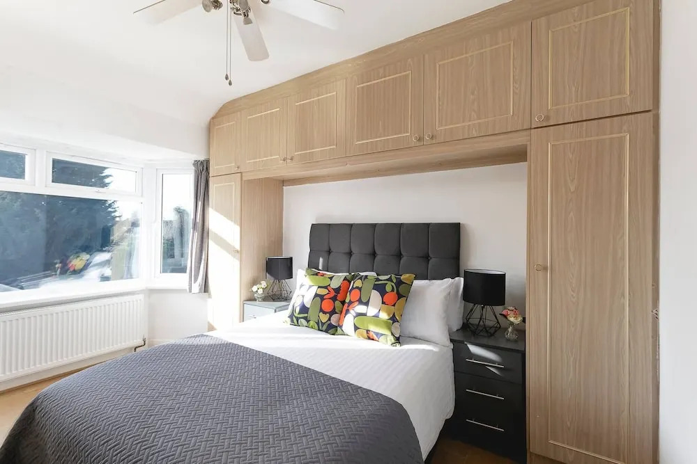 Skyvillion - Enfield 4bed House W Garden & Parking