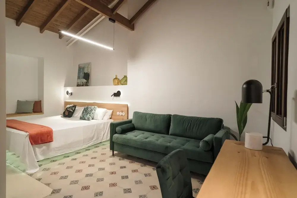 La Moderna Suites
