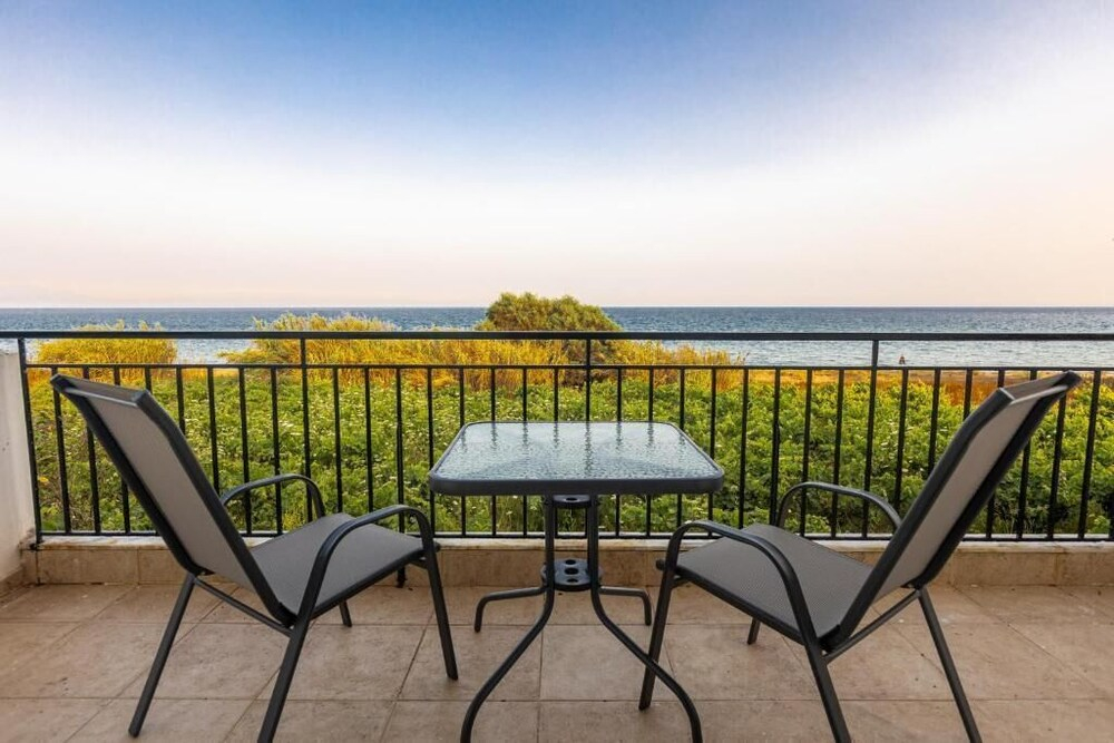 Seaheaven House B4 - Beachfront Nest Memi Koroni