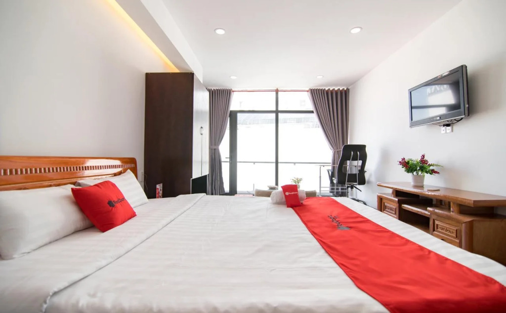 RedDoorz Plus near Hoang Van Thu Park 2