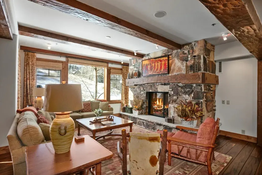 Grand Lodge - 3 Bedroom Deluxe #404 - Ski-in/out 3 Condo
