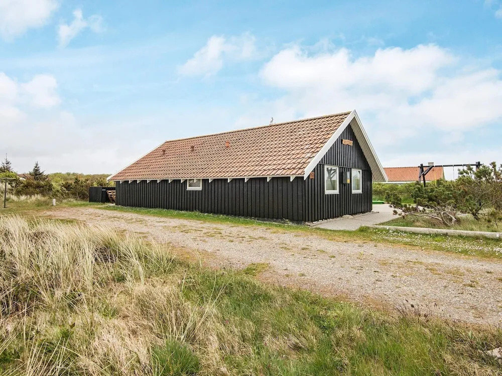 Vintage Holiday Home in Hvide Sande Not Far From Sea Coast