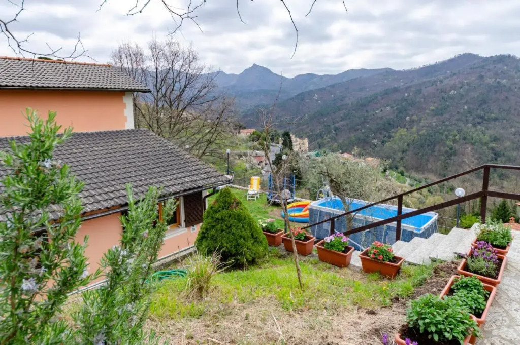 ALTIDO Splendid House w/Garden & Green Hills View