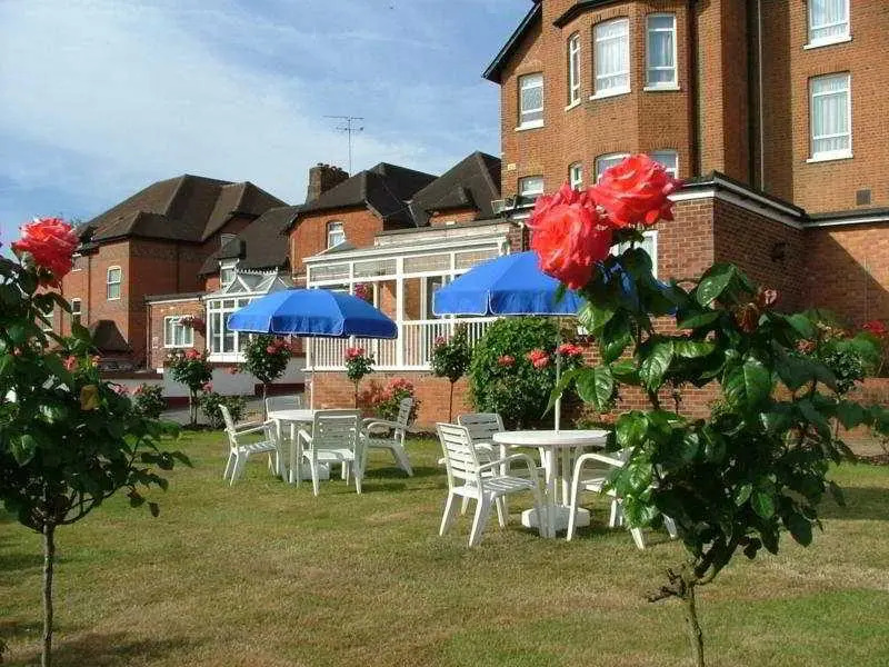 Walton Cottage Hotel