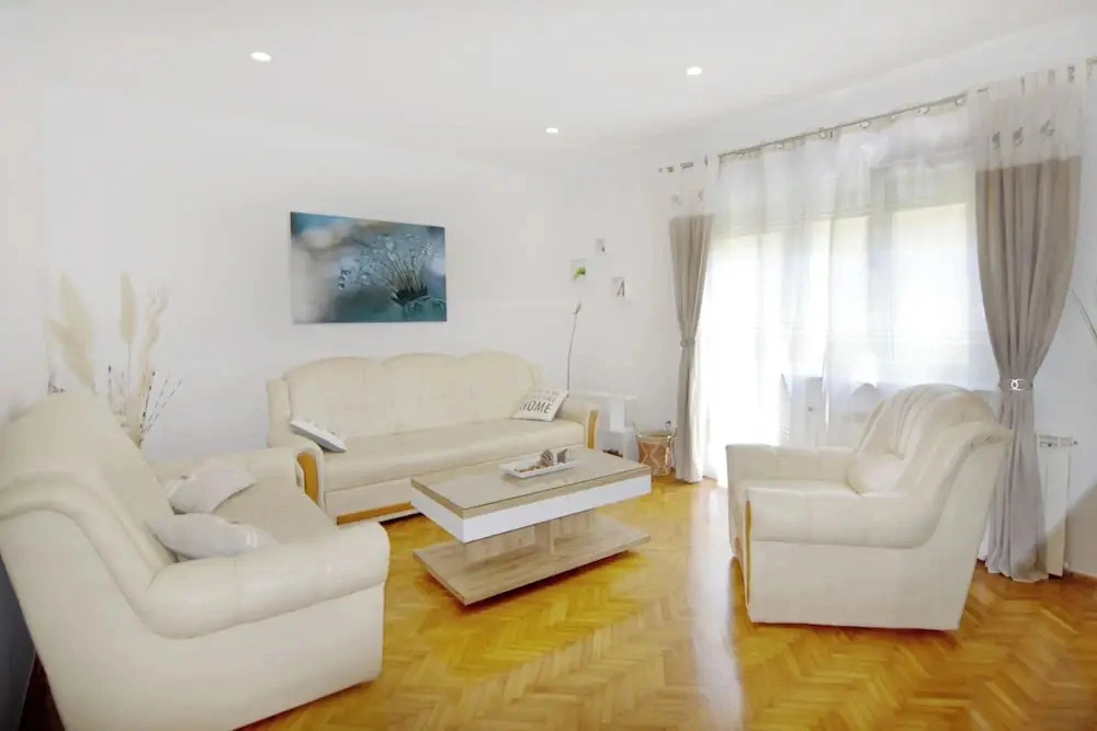 Spacious Apartment in Umag