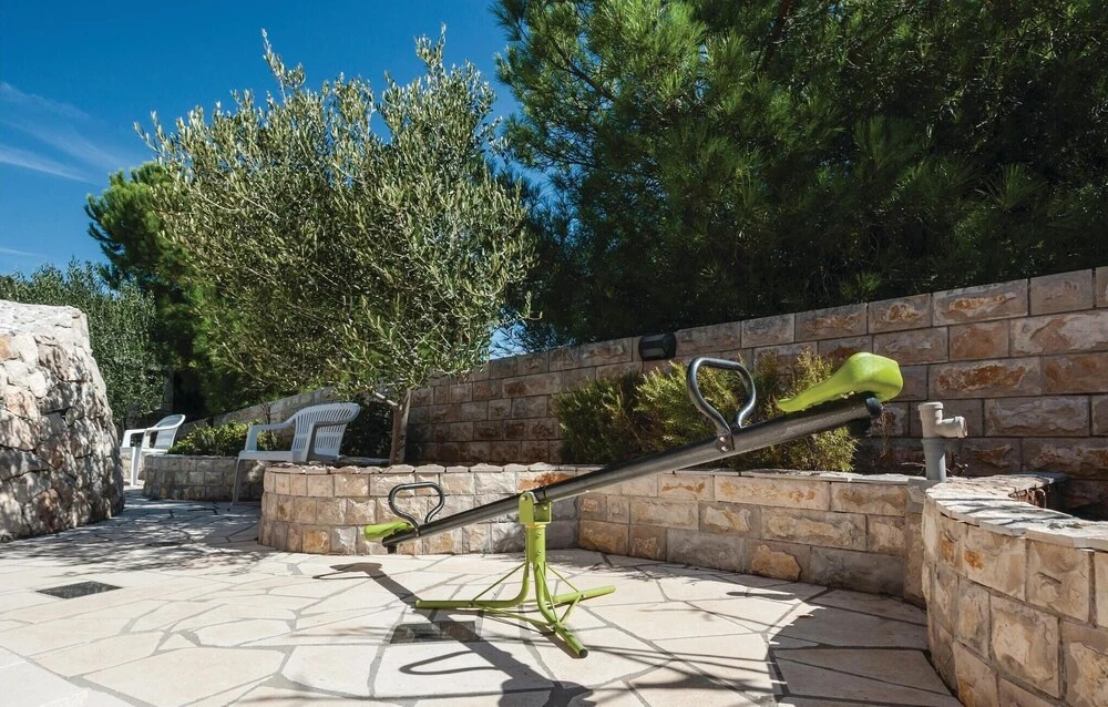 Beautiful Home in Sevid With Wifi and 4 Bedrooms