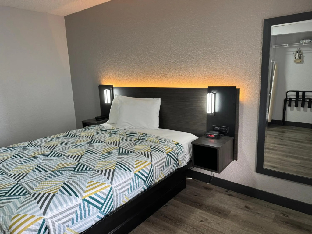 Studio 6 Extended Stay - West Palm Beach, FL