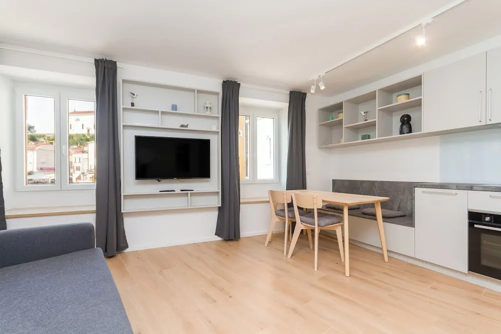 Premium City Center Apartment Tartini 2