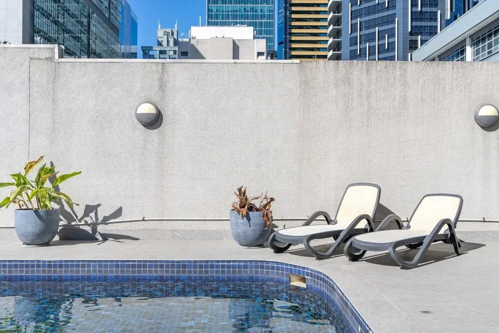 Quirky CBD 1-bed With Pool, Sauna and Balcony
