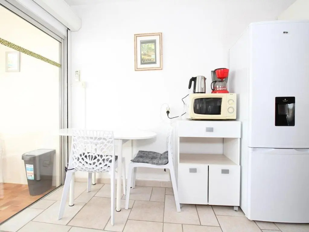 Appartement Balaruc-les-Bains, 1 pièce, 2 personnes - FR-1-553-10