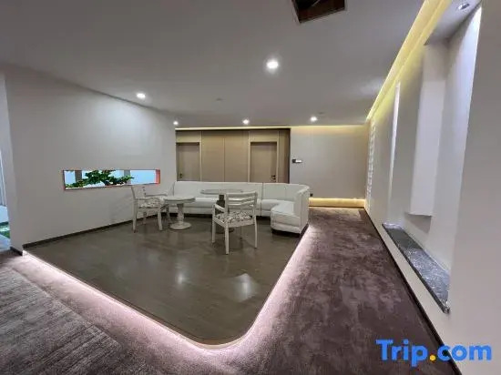 Pingliang Sports Park Hotel